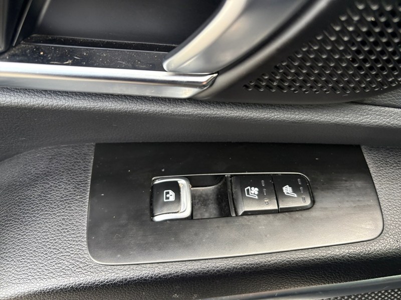 2024 Kia Telluride SX Limited / HEADS UP DISPLY, NAV, PANORAMIC ROOF