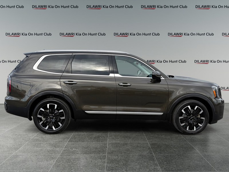 2024 Kia Telluride SX Limited / HEADS UP DISPLY, NAV, PANORAMIC ROOF