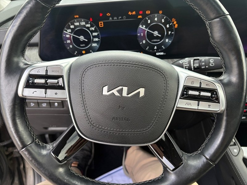 2024 Kia Telluride SX Limited / HEADS UP DISPLY, NAV, PANORAMIC ROOF