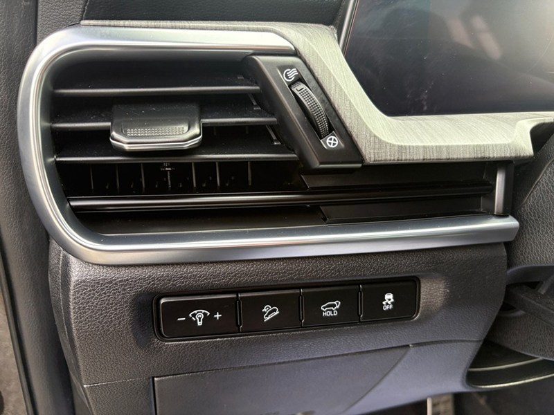2024 Kia Telluride SX Limited / HEADS UP DISPLY, NAV, PANORAMIC ROOF