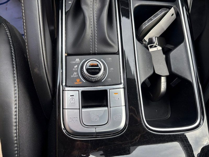 2024 Kia Telluride SX Limited / HEADS UP DISPLY, NAV, PANORAMIC ROOF