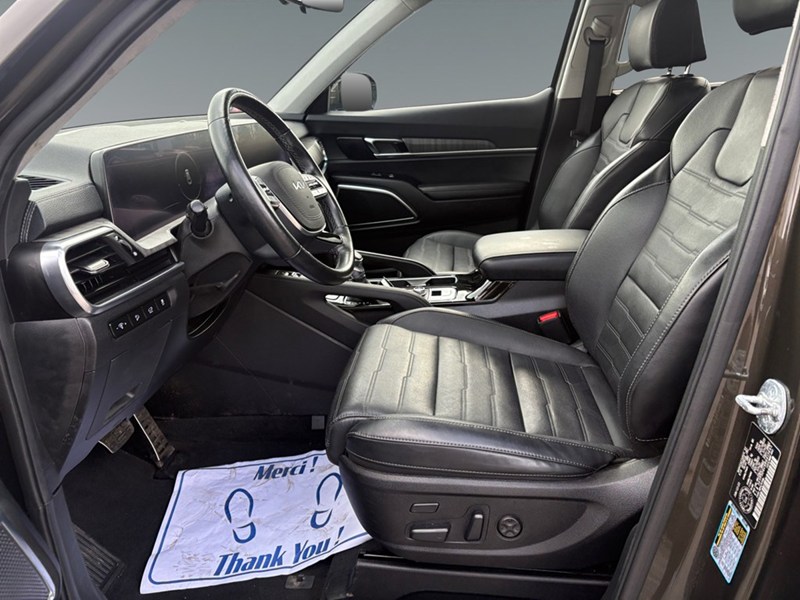 2024 Kia Telluride SX Limited / HEADS UP DISPLY, NAV, PANORAMIC ROOF