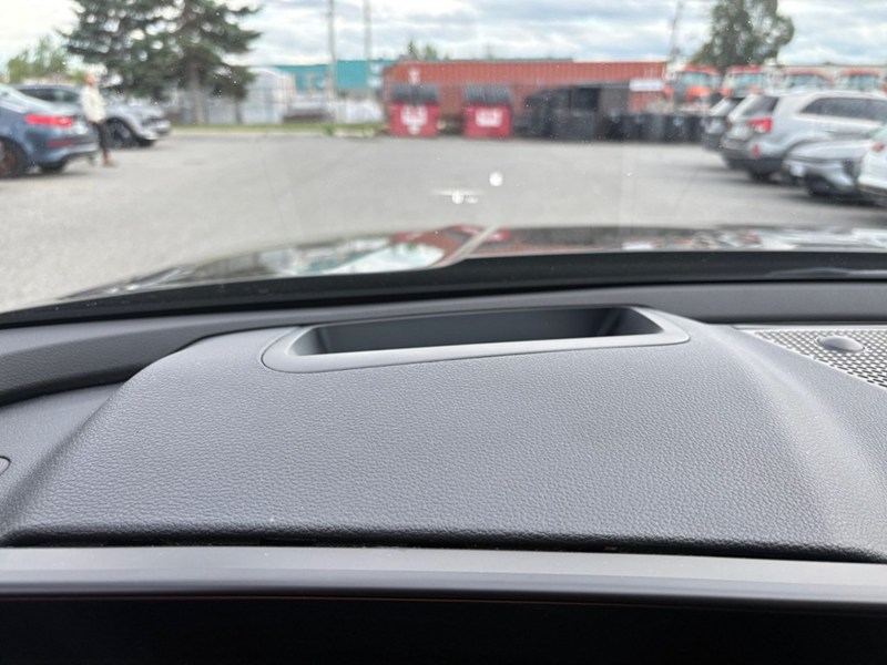 2024 Kia Telluride SX Limited / HEADS UP DISPLY, NAV, PANORAMIC ROOF