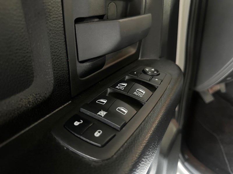 2023 RAM 1500 Classic Express 4x4 Crew Cab 5'7" Box