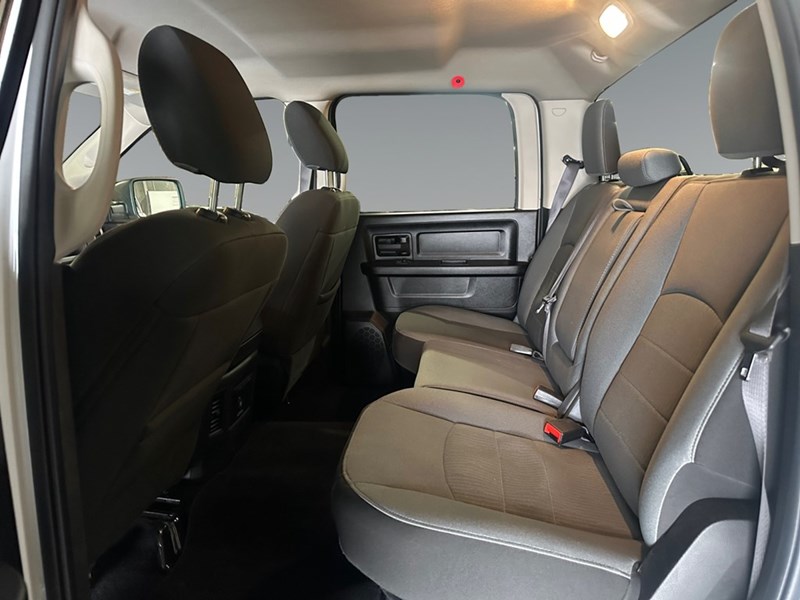 2023 RAM 1500 Classic Express 4x4 Crew Cab 5'7" Box