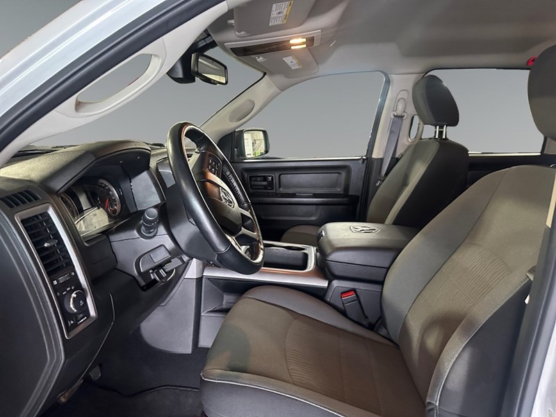 2023 RAM 1500 Classic Express 4x4 Crew Cab 5'7" Box