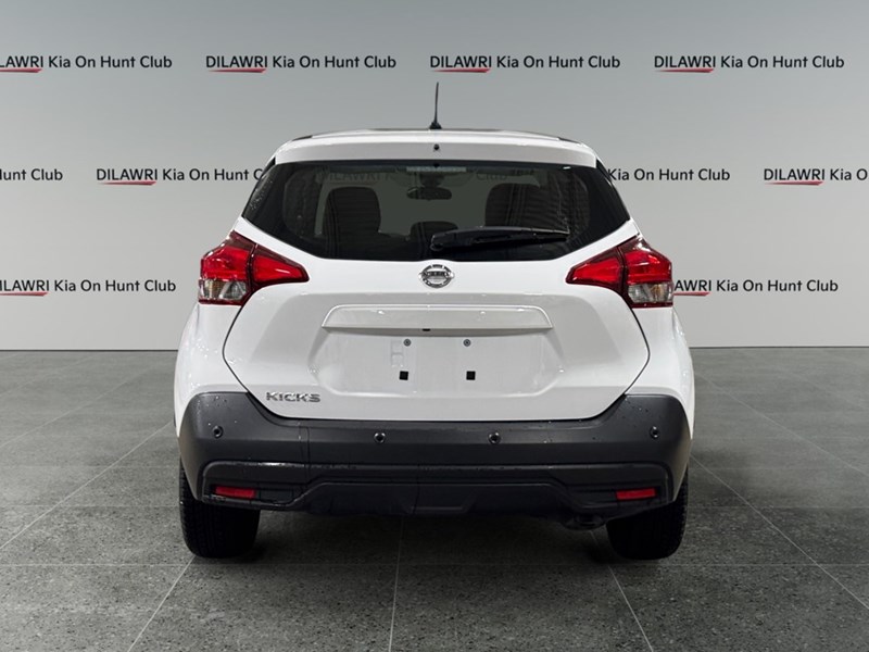 2020 Nissan Kicks S FWD
