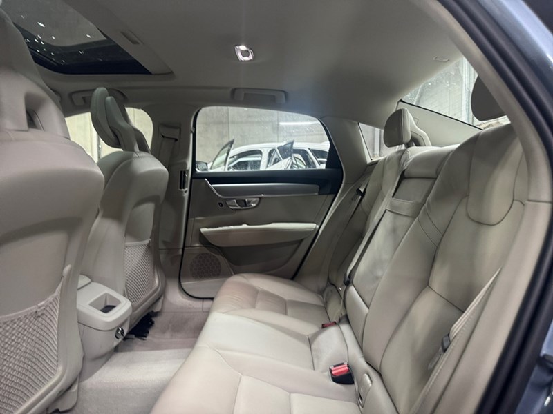 2017 Volvo S90 4dr Sdn T6 Momentum