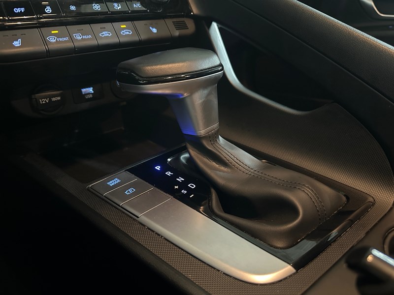 2022 Hyundai Elantra Preferred IVT w/Sun & Tech Package
