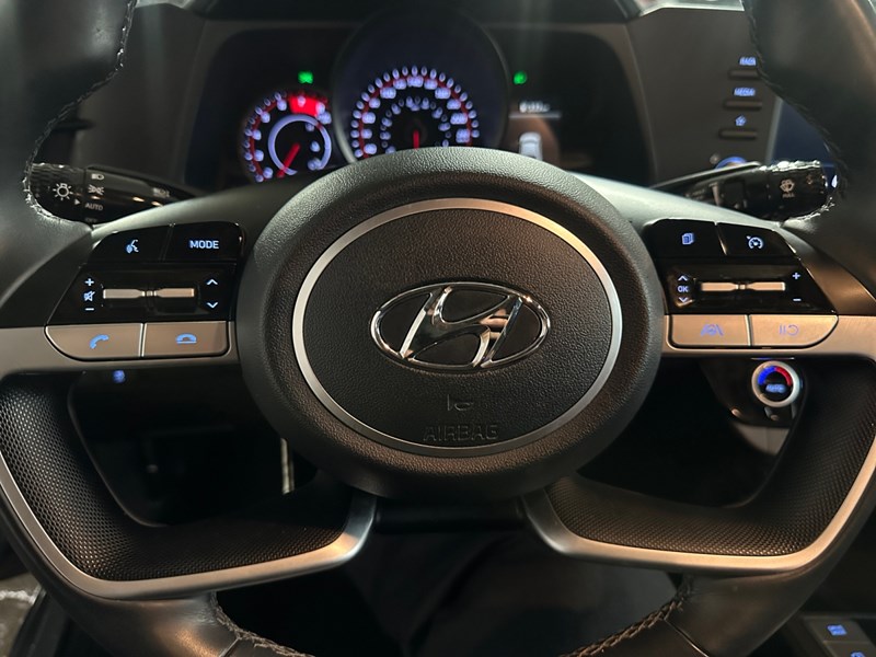 2022 Hyundai Elantra Preferred IVT w/Sun & Tech Package