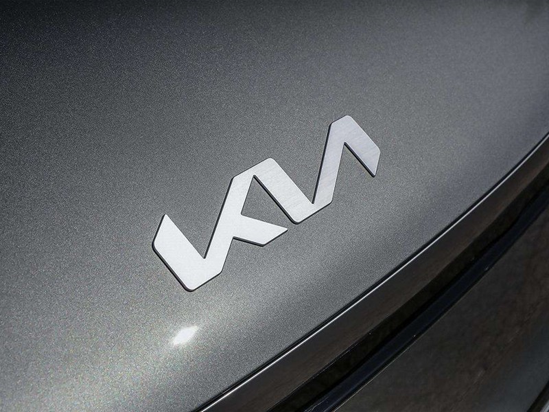 2026 Kia EV9 Land AWD with Premium Pkg