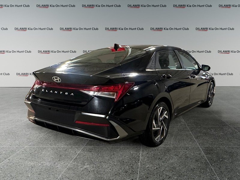 2024 Hyundai Elantra Luxury IVT