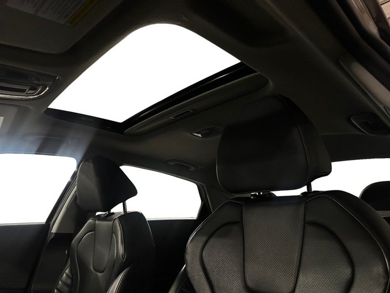2024 Hyundai Elantra Luxury IVT