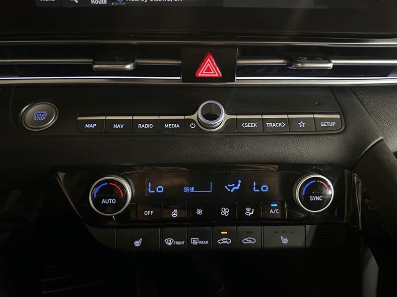 2024 Hyundai Elantra Luxury IVT
