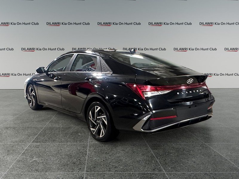 2024 Hyundai Elantra Luxury IVT