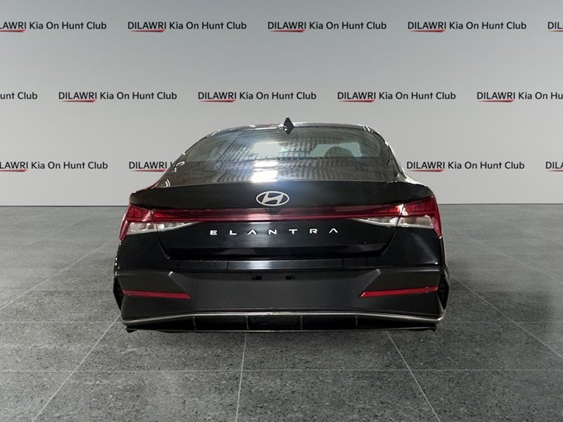 2024 Hyundai Elantra Luxury IVT