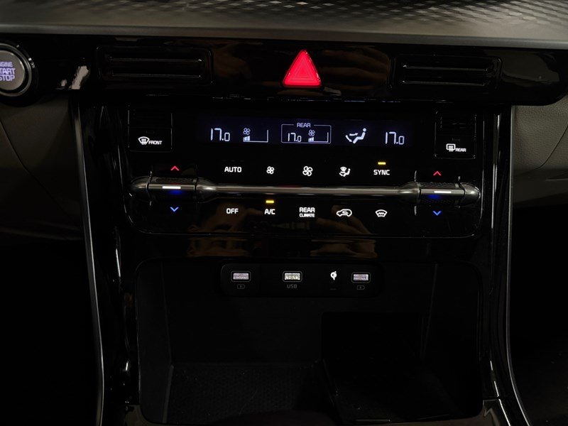 2022 Kia Carnival LX