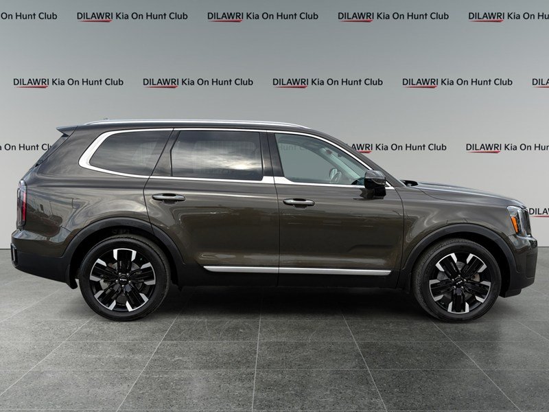 2024 Kia Telluride SX Limited / HEADS UP DISPLY, NAV, PANORAMIC ROOF