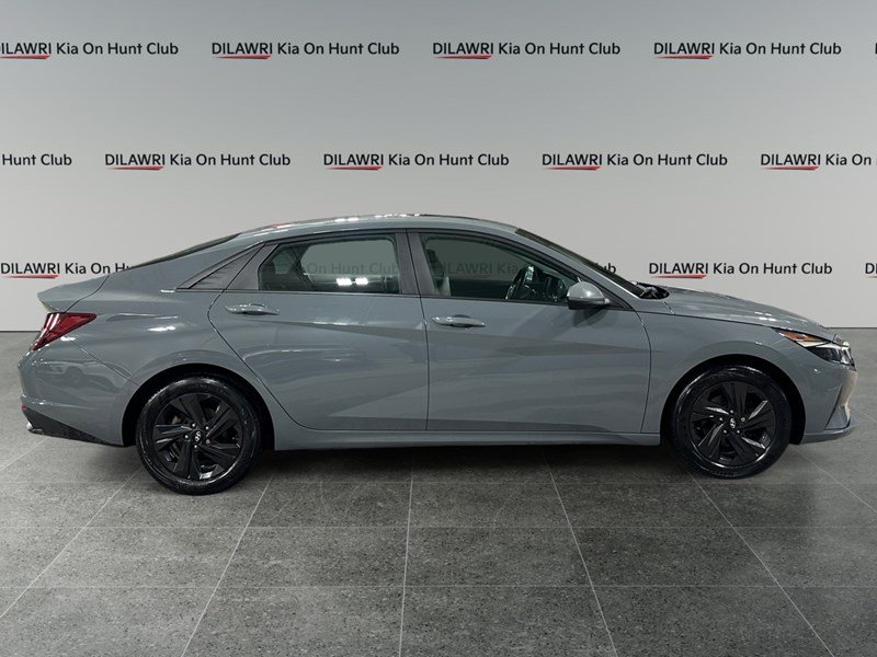 2022 Hyundai Elantra Preferred IVT w/Sun & Tech Package