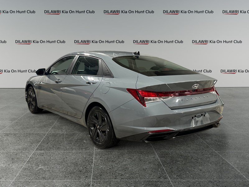 2022 Hyundai Elantra Preferred IVT w/Sun & Tech Package