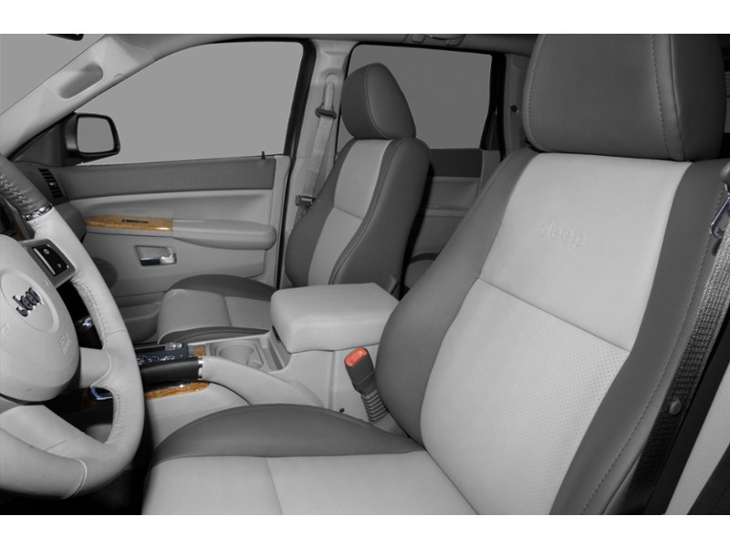 2010 Jeep Grand Cherokee Limited Interior Shot 5