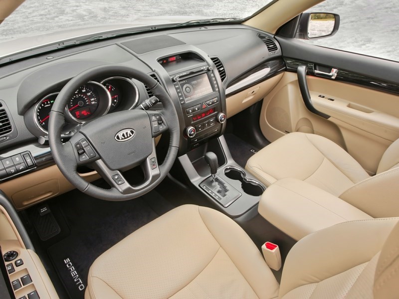 2012 Kia Sorento LX (M6) (OUT FOR MODEL YEAR) OEM Shot 4