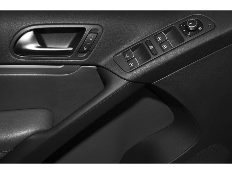 2013 Volkswagen Tiguan 4dr Auto Trendline 4Motion Exterior Shot 15