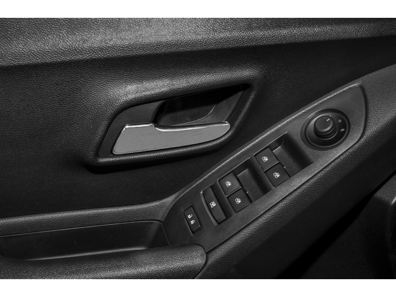 2015 Chevrolet Trax LS Exterior Shot 14