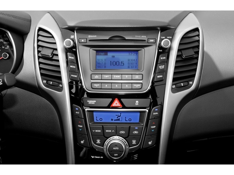 2014 Hyundai Elantra GT GL (A6) Interior Shot 2