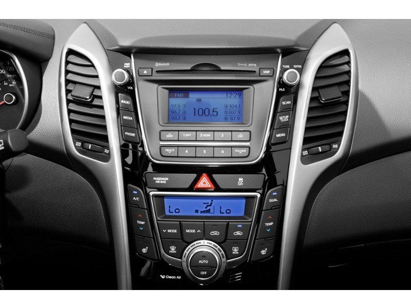 2013 Hyundai Elantra GT GL (M6) Interior Shot 2