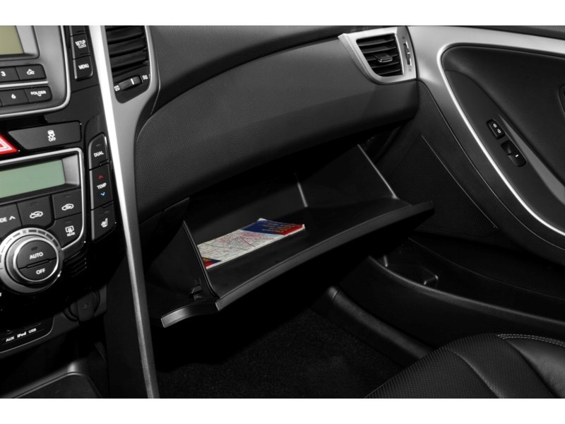 2014 Hyundai Elantra GT GL (A6) Interior Shot 4