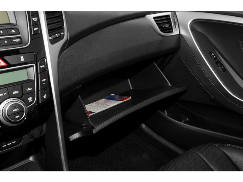 2013 Hyundai Elantra GT GL (M6) Interior Shot 4