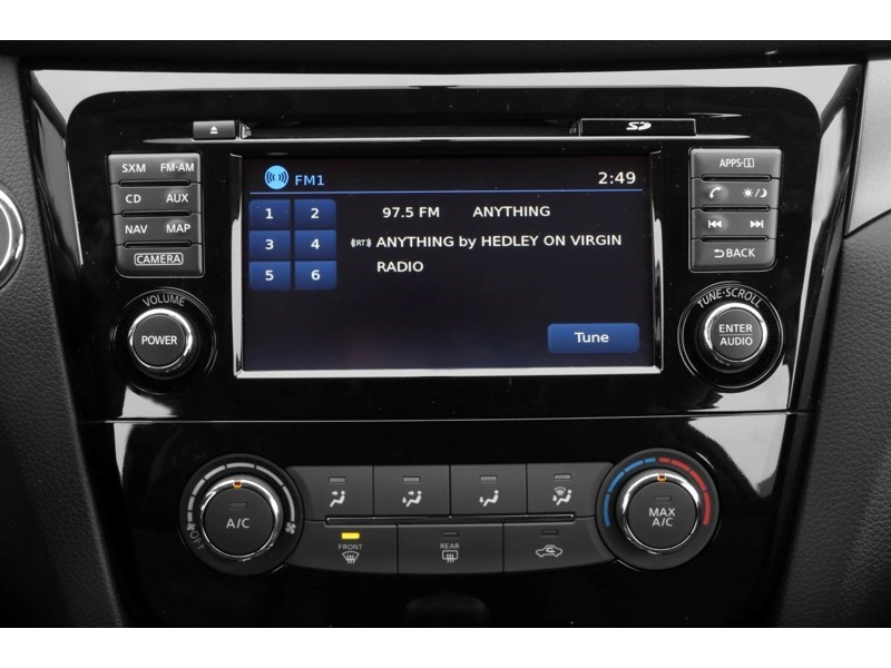 2014 Nissan Rogue S Interior Shot 2