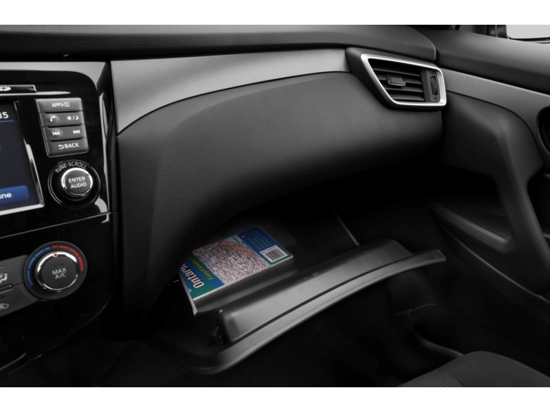 2014 Nissan Rogue S Interior Shot 4