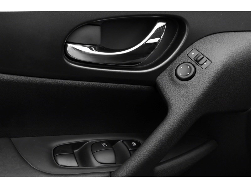 2014 Nissan Rogue S Exterior Shot 14