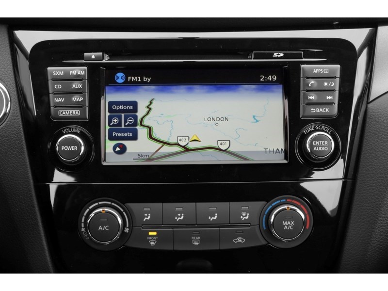 2014 Nissan Rogue S Interior Shot 9