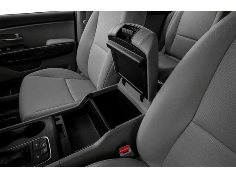 2017 Kia Sedona LX+ Interior Shot 8