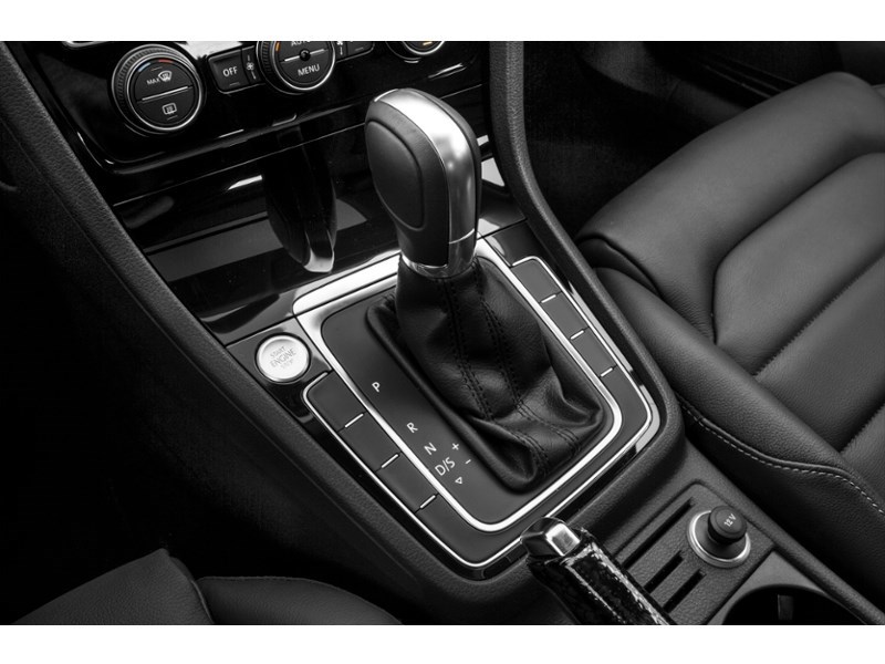 2016 Volkswagen Golf Sportwagon 1.8 TSI Trendline (M5) Exterior Shot 12