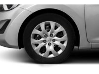 2015 Hyundai Elantra L (M6) Exterior Shot 5