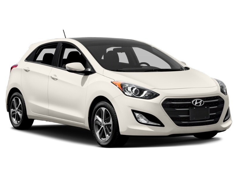 2016 Hyundai Elantra GT GLS (M6) Exterior Shot 9