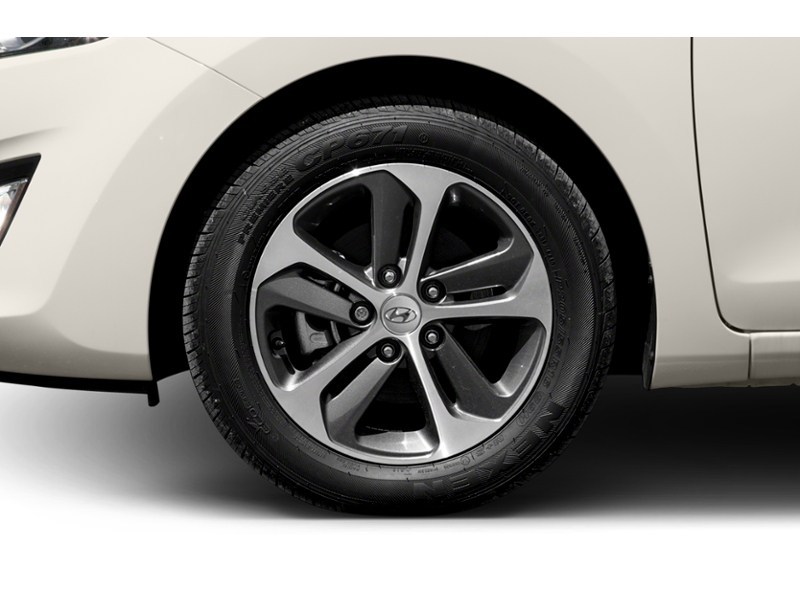 2016 Hyundai Elantra GT GLS (M6) Exterior Shot 5