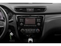 2017 Nissan Qashqai SV (CVT) Interior Shot 2