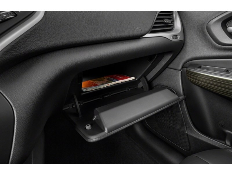 2017 Jeep Cherokee Trailhawk Interior Shot 4