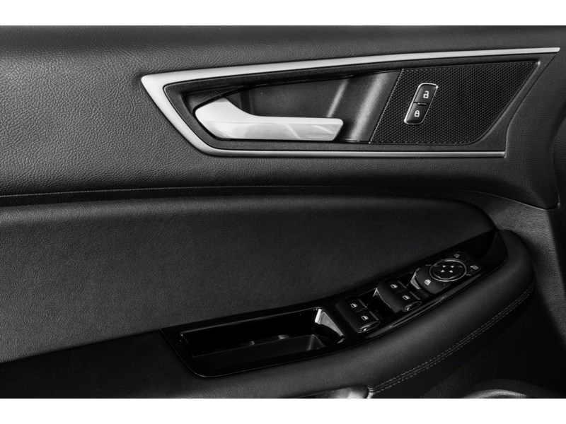 2016 Ford Edge Titanium Exterior Shot 14