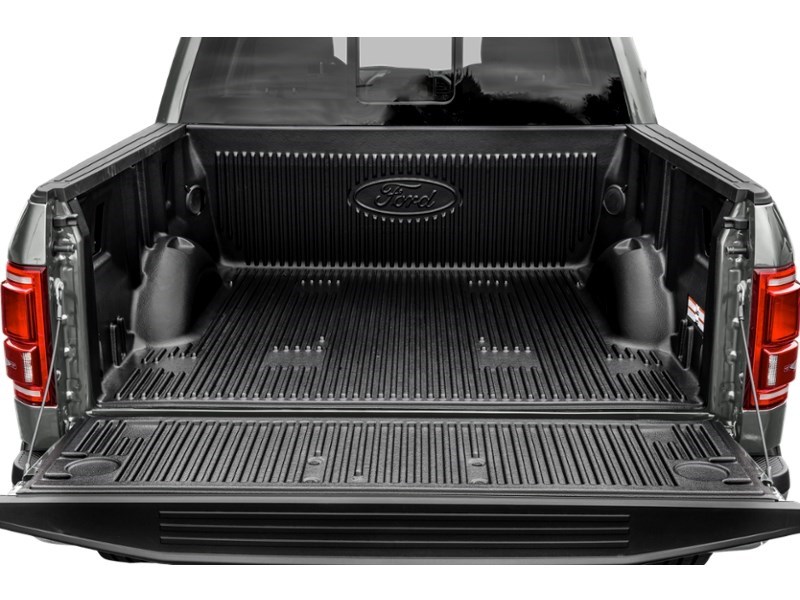 2016 Ford F-150 Lariat Exterior Shot 4