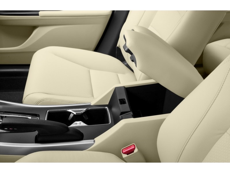 2015 Honda Accord Hybrid Touring Interior Shot 8