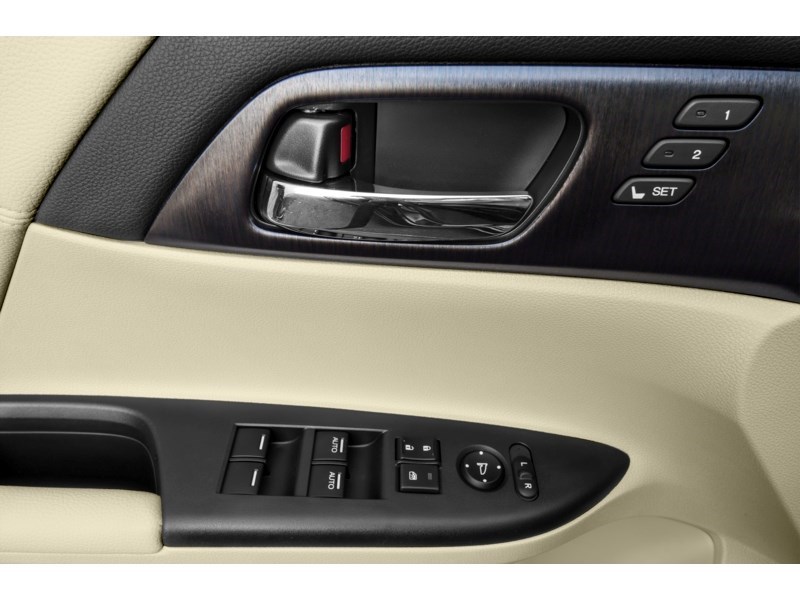 2015 Honda Accord Hybrid Touring Exterior Shot 11