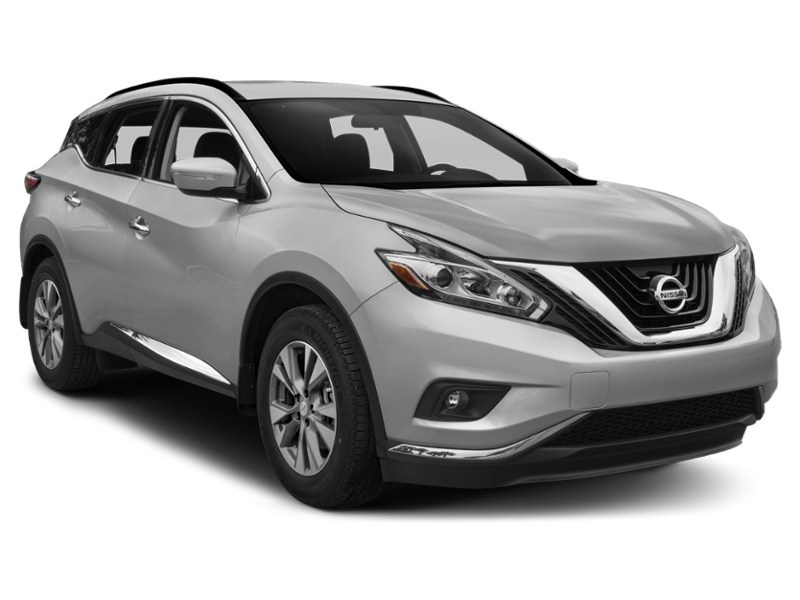 2017 Nissan Murano SV Exterior Shot 9