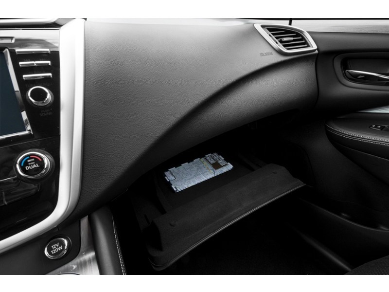 2017 Nissan Murano SV Interior Shot 4