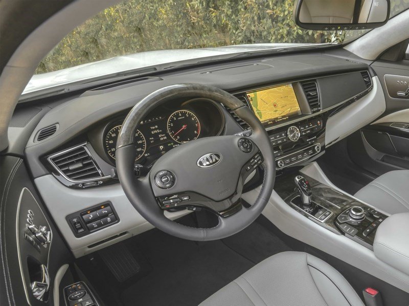 2018 Kia K900 Premium OEM Shot 5